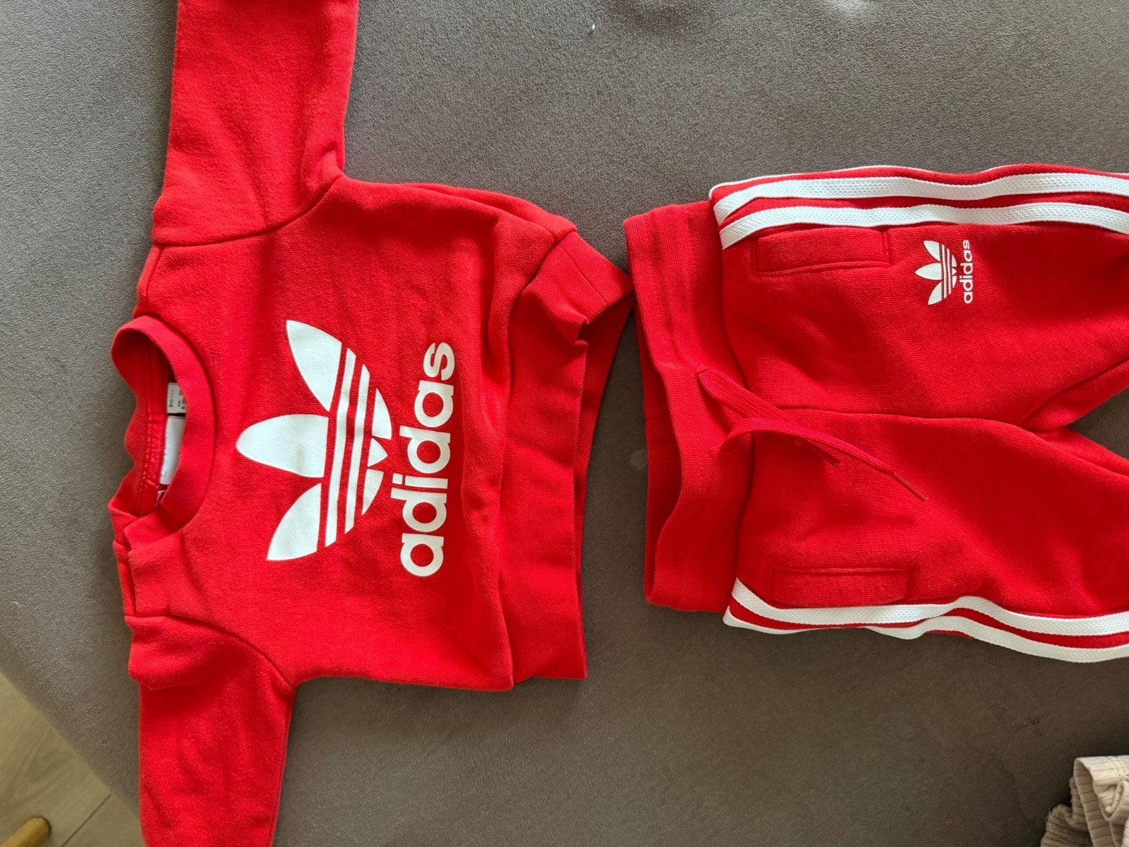 Adidas baby trainingspak rood 0-3 maanden, Ophalen of Verzenden, Gebruikt, Adidas, Jongetje of Meisje