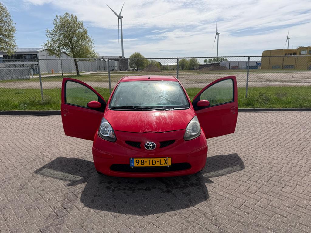 Toyota Aygo 1.0 12V Vvt-i 5DRS 2006 Rood, Auto's, Toyota, Voorwielaandrijving, 4 stoelen, 68 pk, Origineel Nederlands