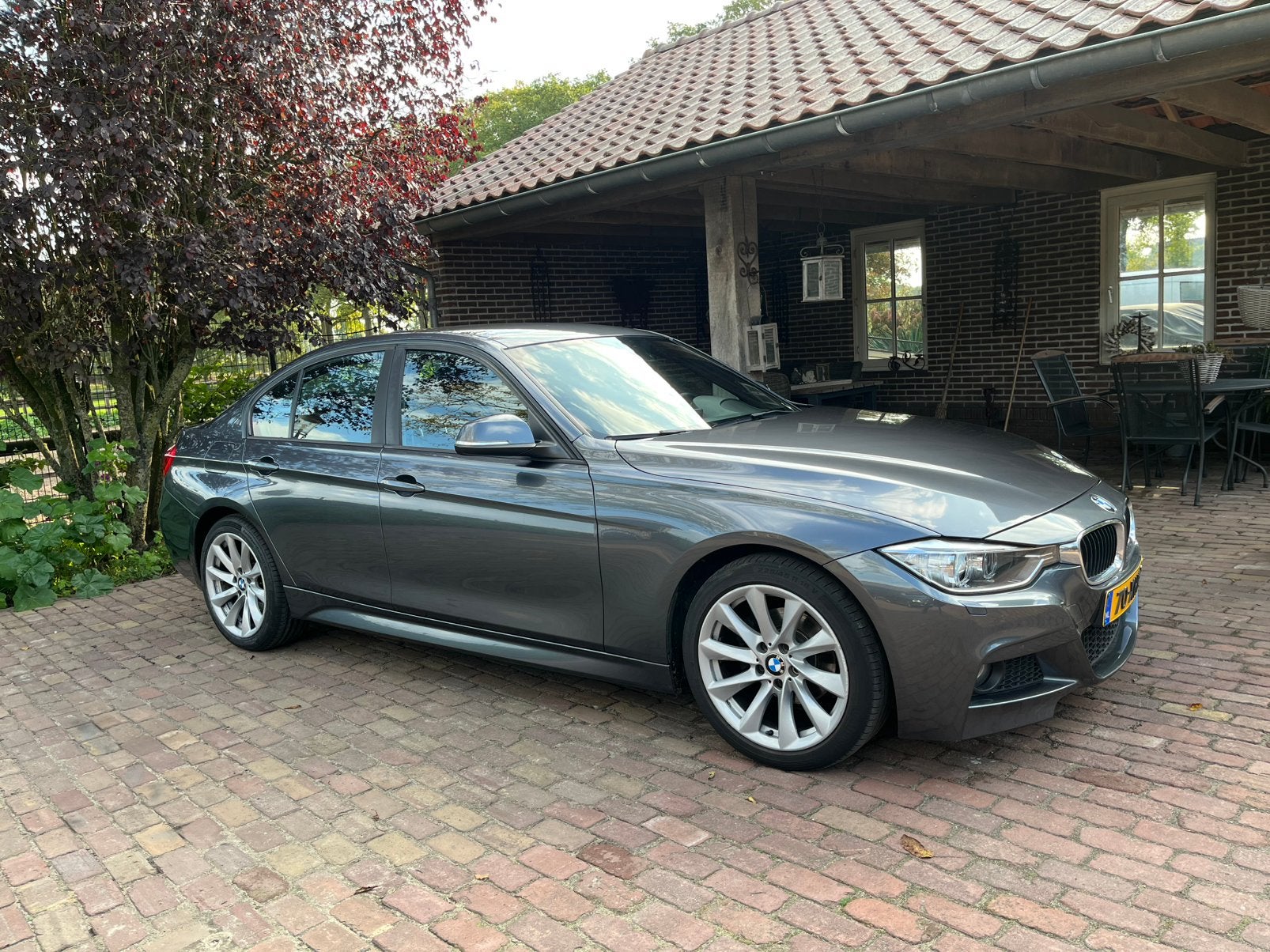 BMW 3-Serie 320135KW Aut8 2012 Grijs M-Pakket, Euro 5, Achterwielaandrijving, 4 cilinders, Particulier