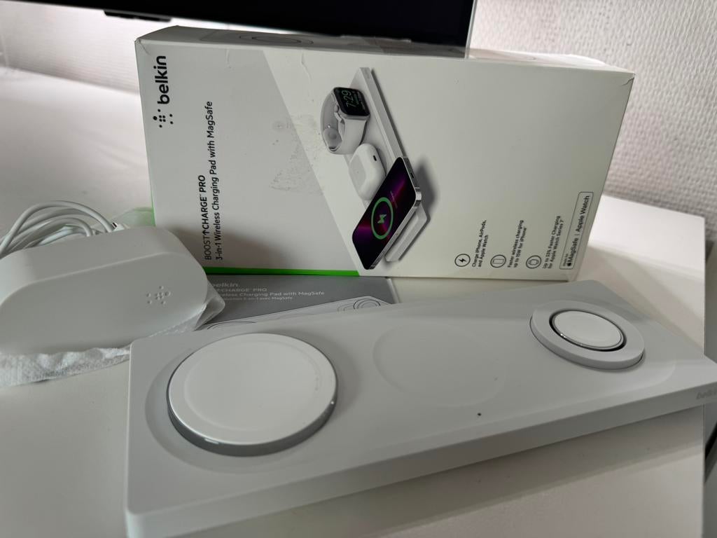 Belkin BoostCharge Pro 3-in-1 wireless charging pad, Ophalen of Verzenden, Zo goed als nieuw, Apple iPhone