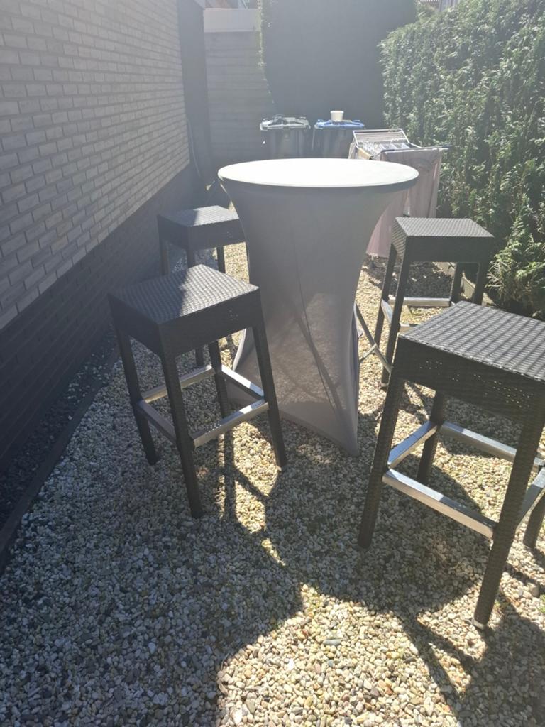 Statafel met 4 barkrukken - Perfect voor feestjes!, Gebruikt, Ophalen of Verzenden, 90 cm of meer, Metaal