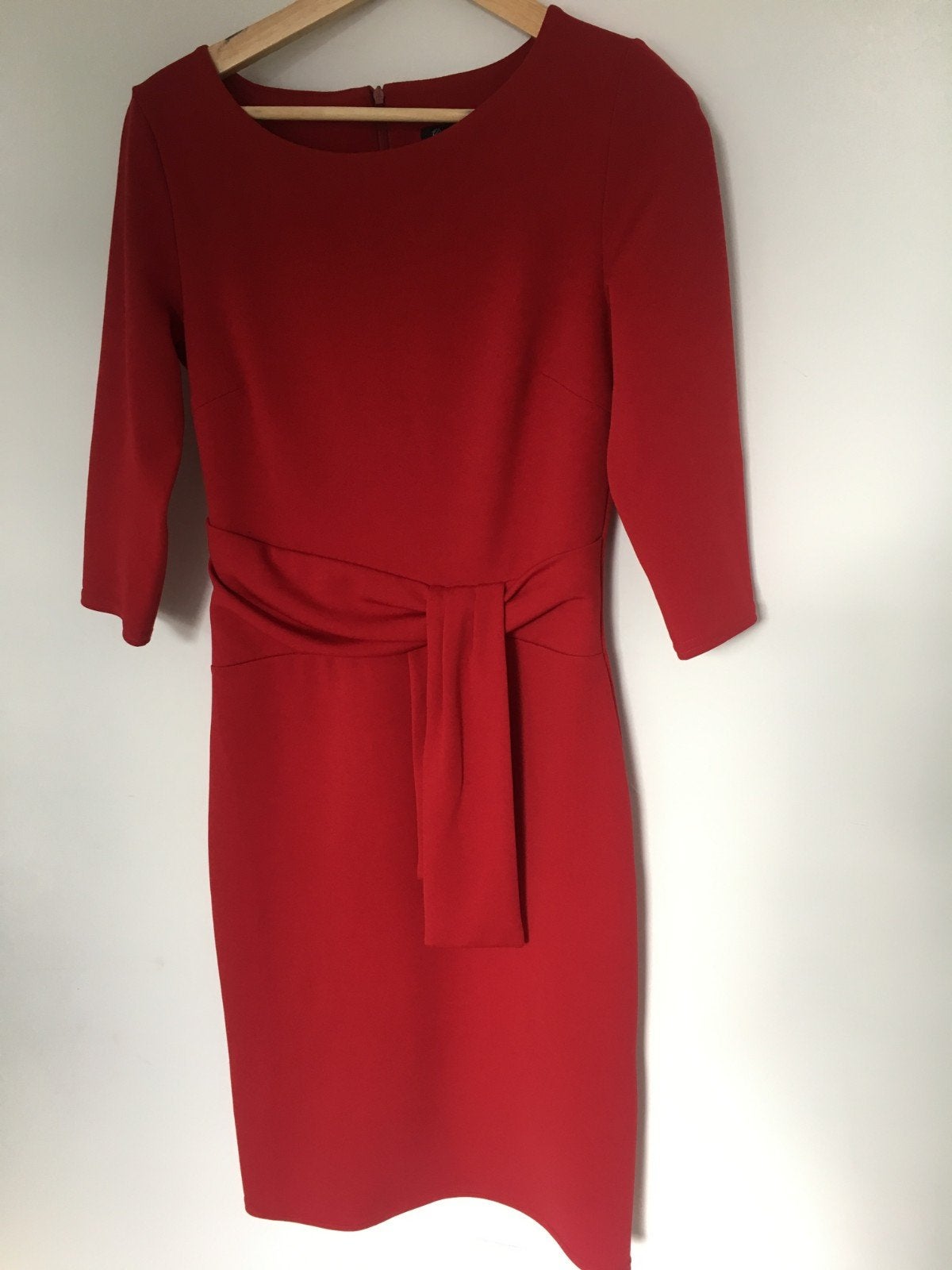 Rode jurk met strikdetail - Vintage Chic, Kleding | Dames, Jurken, Maat 38/40 (M), Ophalen of Verzenden, Zo goed als nieuw, Knielengte
