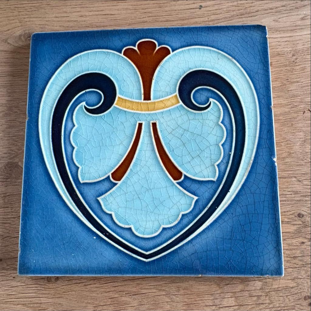 Prachtige Art Nouveau tegel met bloemmotief, Antiek en Kunst, Ophalen of Verzenden