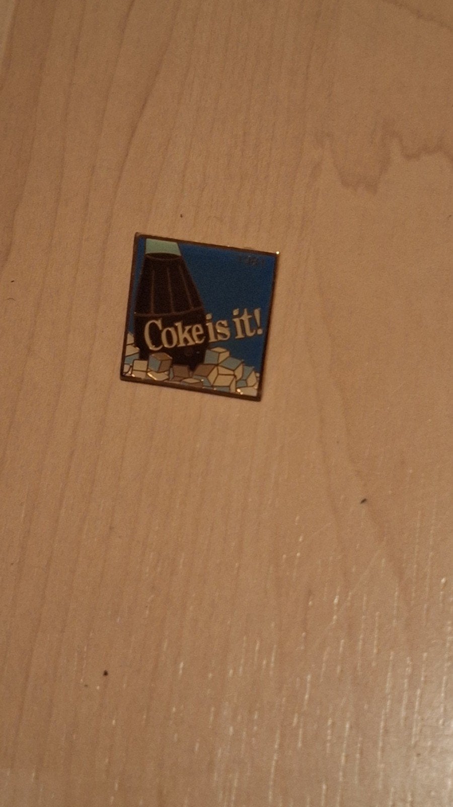 Vintage Coca-Cola 'Coke is it!' Pin, Ophalen, Gebruikt, Overige typen