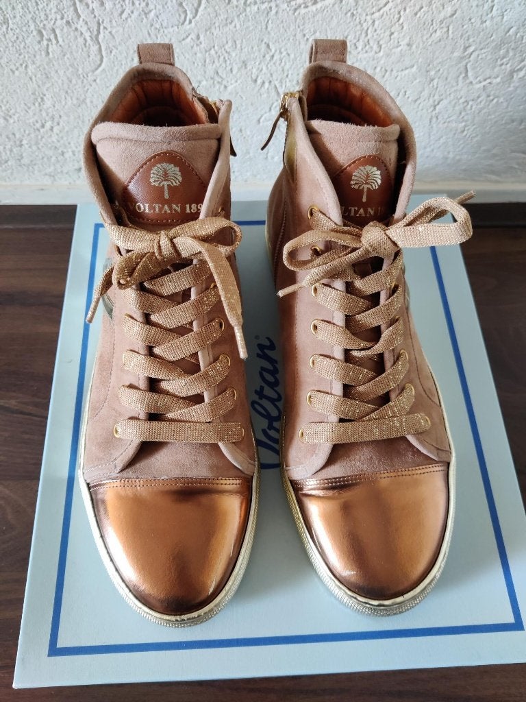 Voltan suède sneakers beige/bruin met gouden accenten, Kleding | Dames, Bruin, Voltan, Ophalen of Verzenden, Sneakers of Gympen