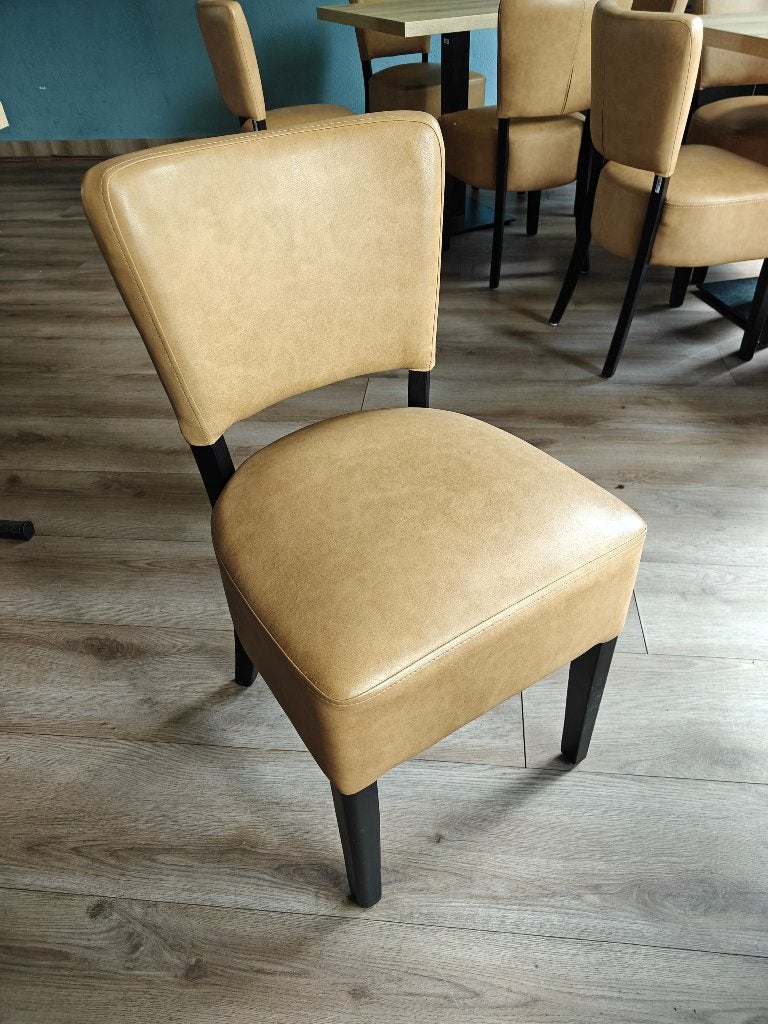 Lisa stoel 24 stuks en Lisa barkruk 15 stuks kleur Taupe, Ophalen, Met voetsteun, 60 tot 90 cm, Hout