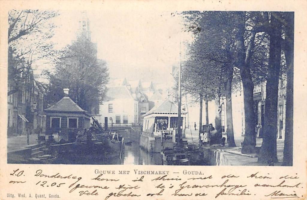 Gouda 1899 Gouwe met Vischmarkt en binnenvaart schepen, Verzamelen, Ansichtkaarten | Nederland, Verzenden, Voor 1920, Gelopen