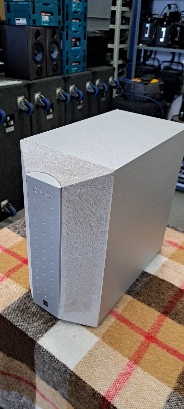 Yamaha SWP240 hifi subwoofer zilverkleur nette staat, Subwoofer, Yamaha, Ophalen of Verzenden, Zo goed als nieuw