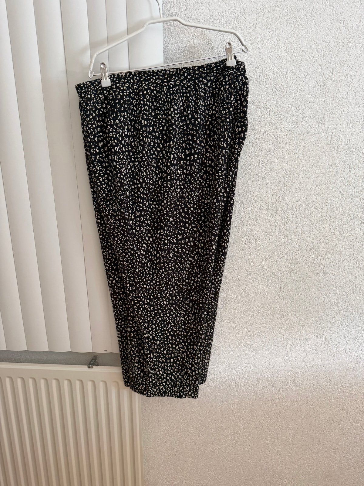 Jessica Bermuda Cropped broek zwart wit viscose maat 58/60, Ophalen of Verzenden, Zo goed als nieuw, Zwart, Broek of Spijkerbroek