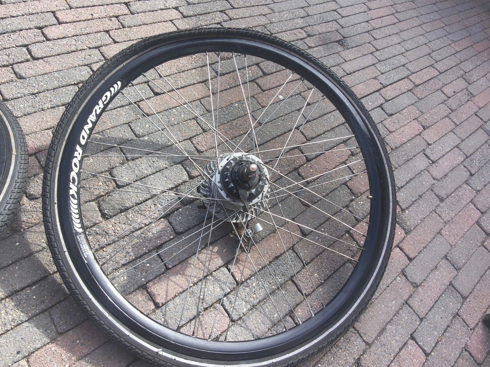 Achterwiel 28 inch met Nexus 8 versnellingen, Ophalen, Band