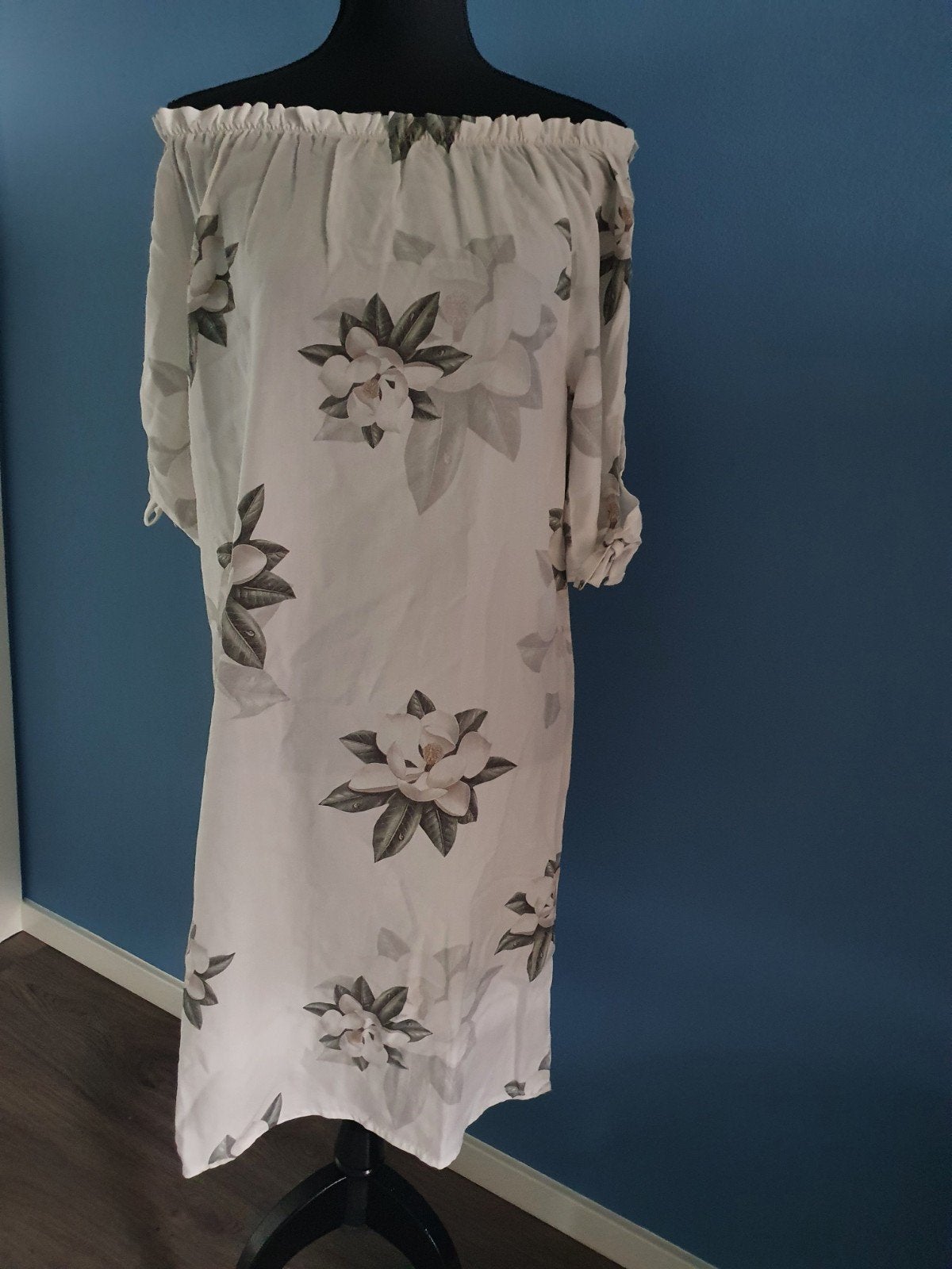 Nieuwe witte Geisha jurk met bloemenprint, maat S, Kleding | Dames, Jurken, Geisha, Wit, Nieuw, Ophalen of Verzenden