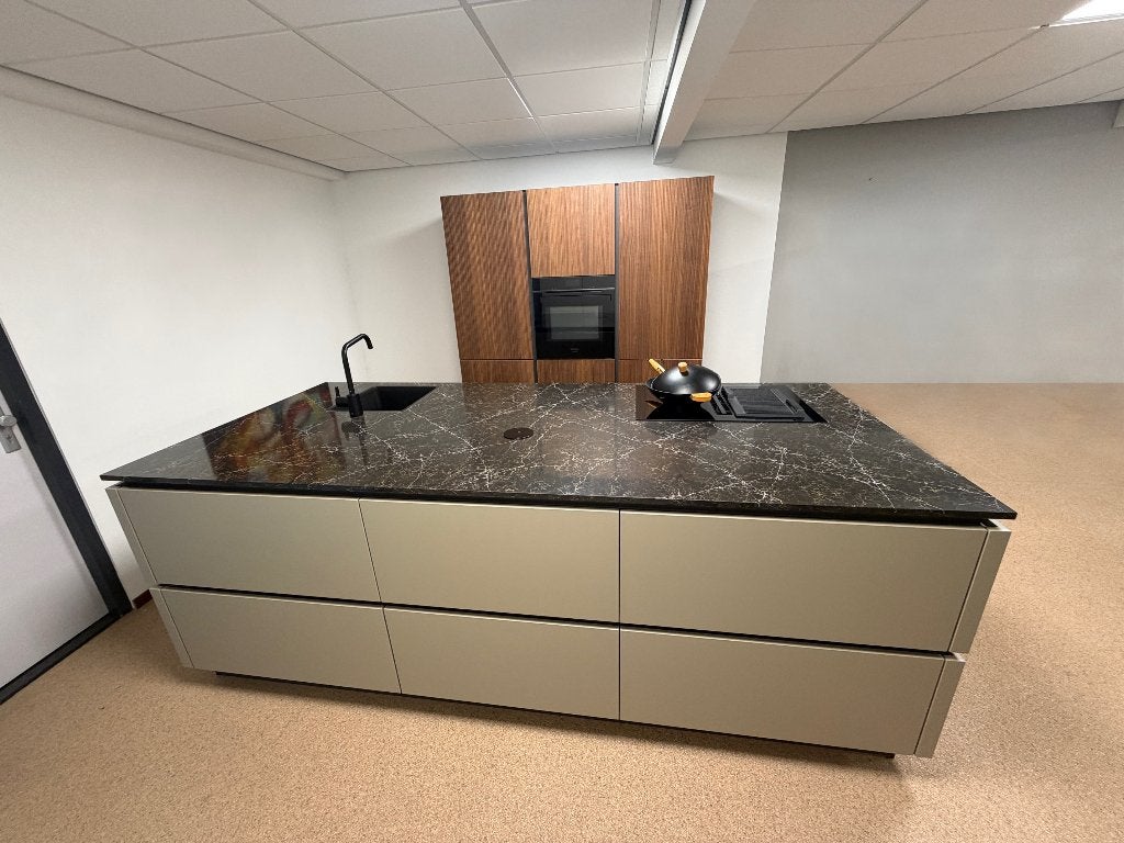 Showroom keuken compleet met apparatuur en blad, Ophalen, Overige kleuren, Greeploos, Nieuw