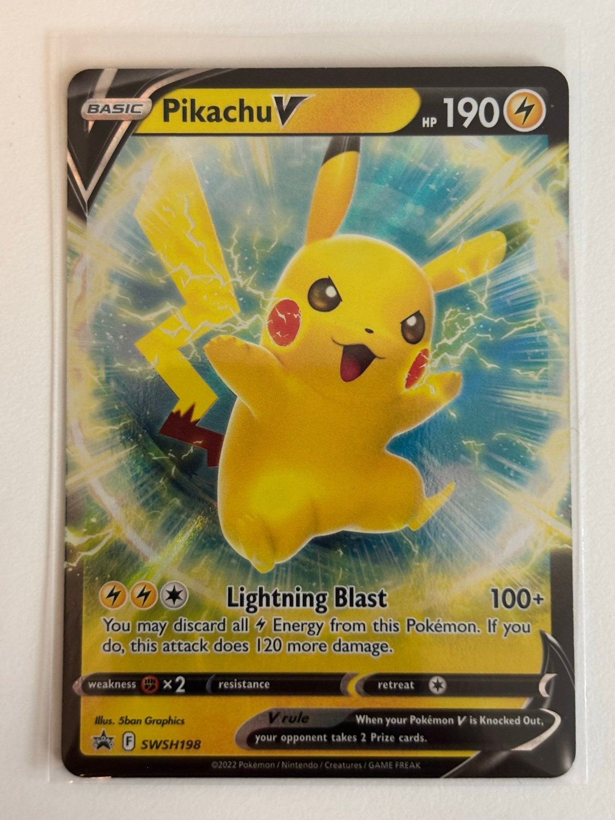 Pikachu V SWSH198 Pokémon Kaart, Ophalen of Verzenden, Zo goed als nieuw, Losse kaart