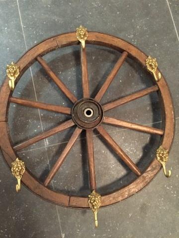 Mooie ouderwetse houten wagenwiel wand kapstok, Zo goed als nieuw, Minder dan 100 cm, Hout, Ophalen