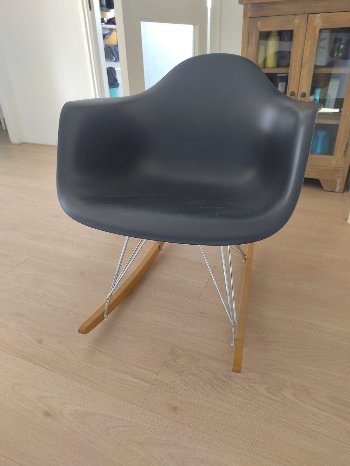 Vitra eames RAR design schommel stoel, Ophalen, Zo goed als nieuw, Grijs, Eén