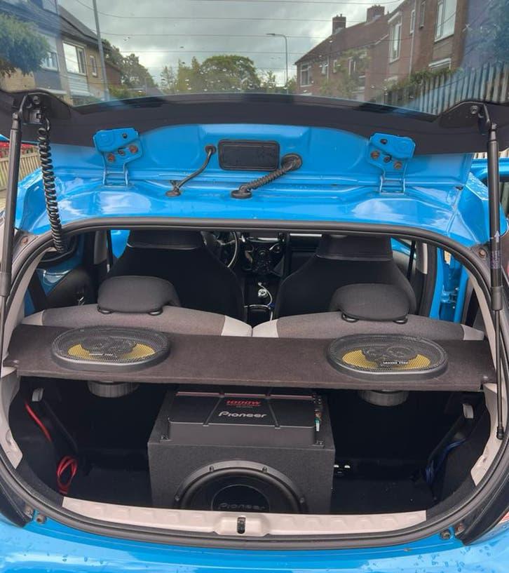Audioset auto subwoofer met versterker & hoedenplankspeakers, Ophalen, Zo goed als nieuw