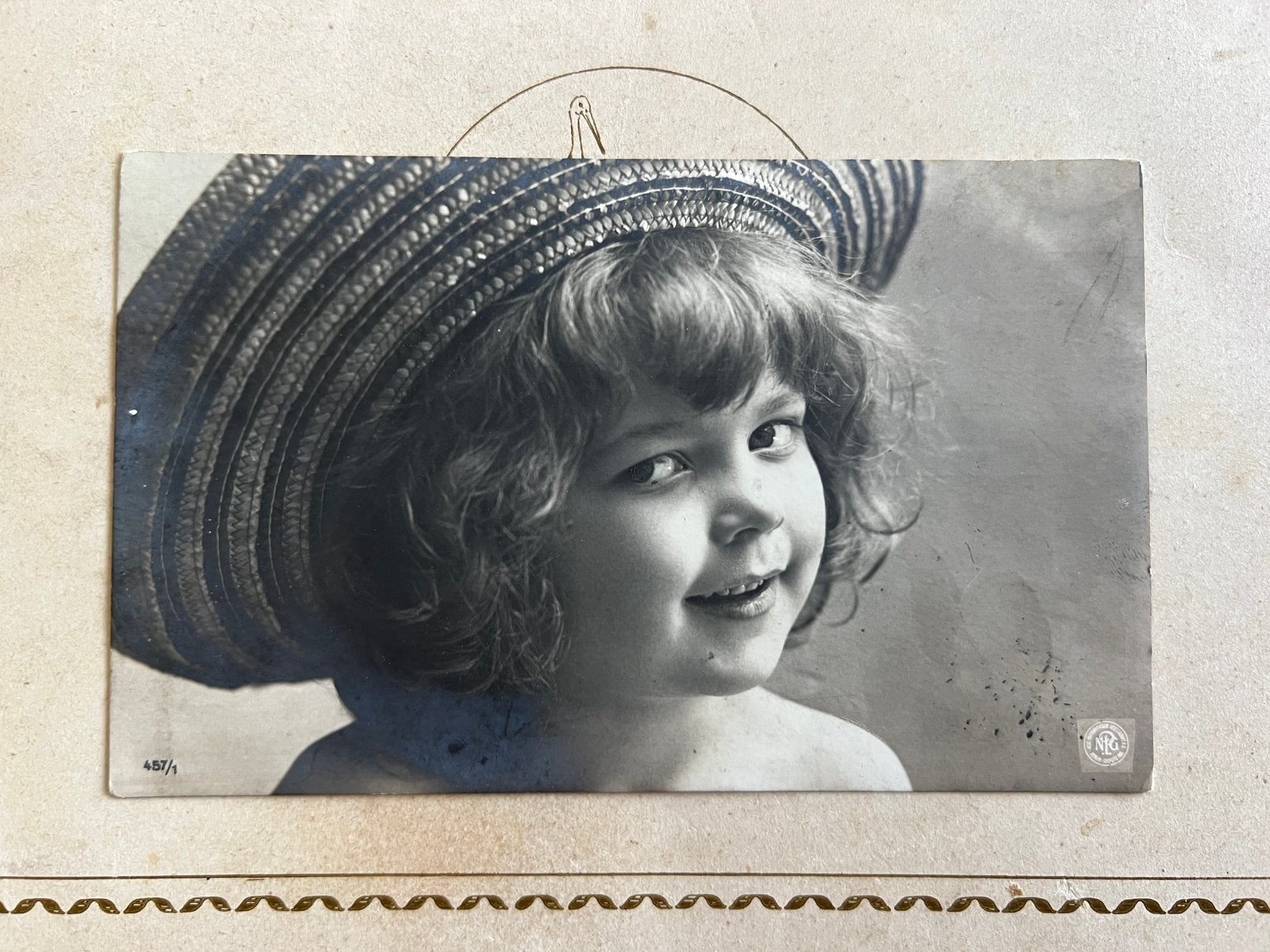1905 Meisje met rieten hoed, Ophalen of Verzenden, Voor 1920, Gelopen, Kinderen