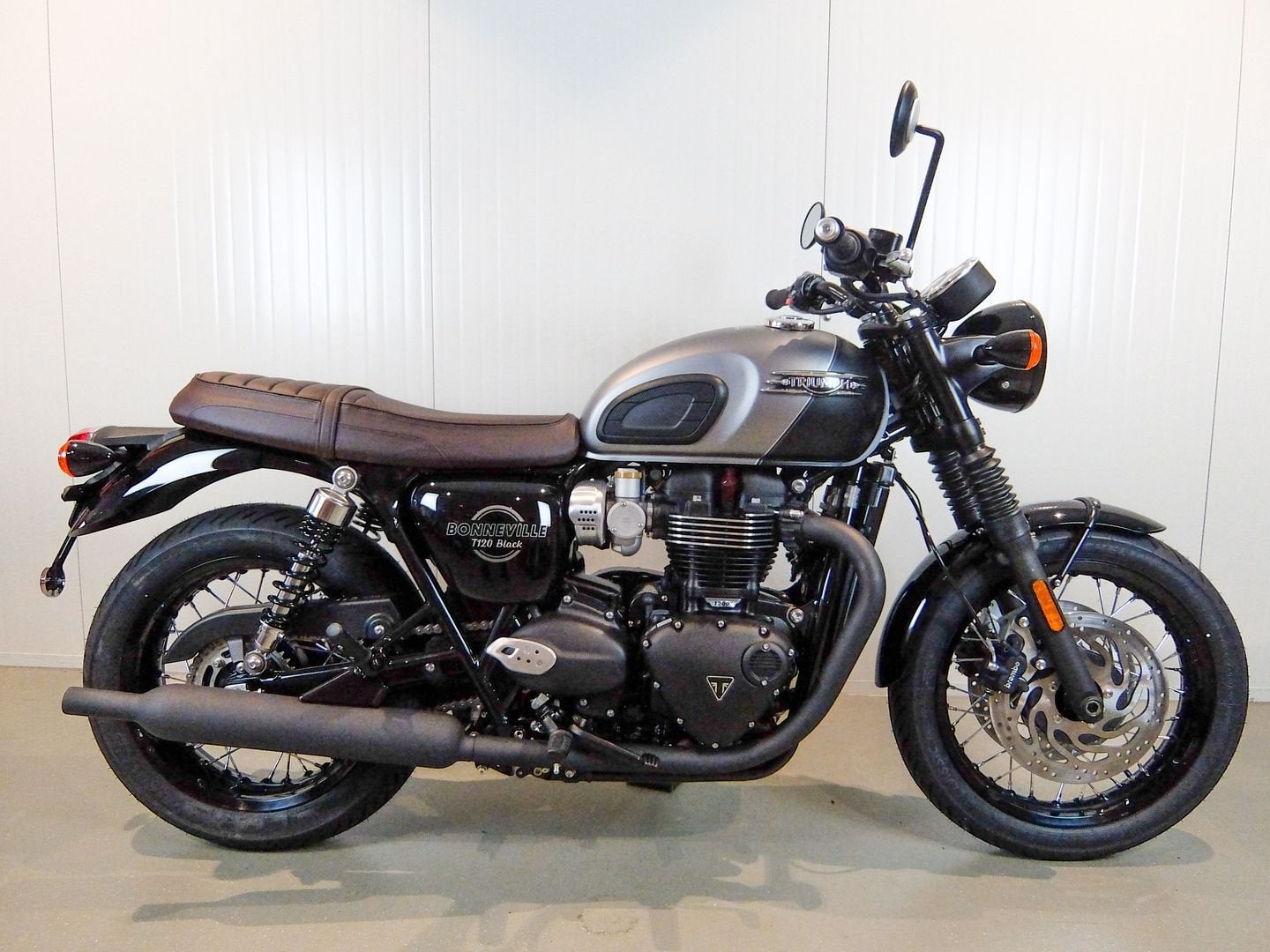 TRIUMPH BONNEVILLE T 120 BLACK (bj 2026), 2 cilinders, Bedrijf, Onbekend, 1200 cc