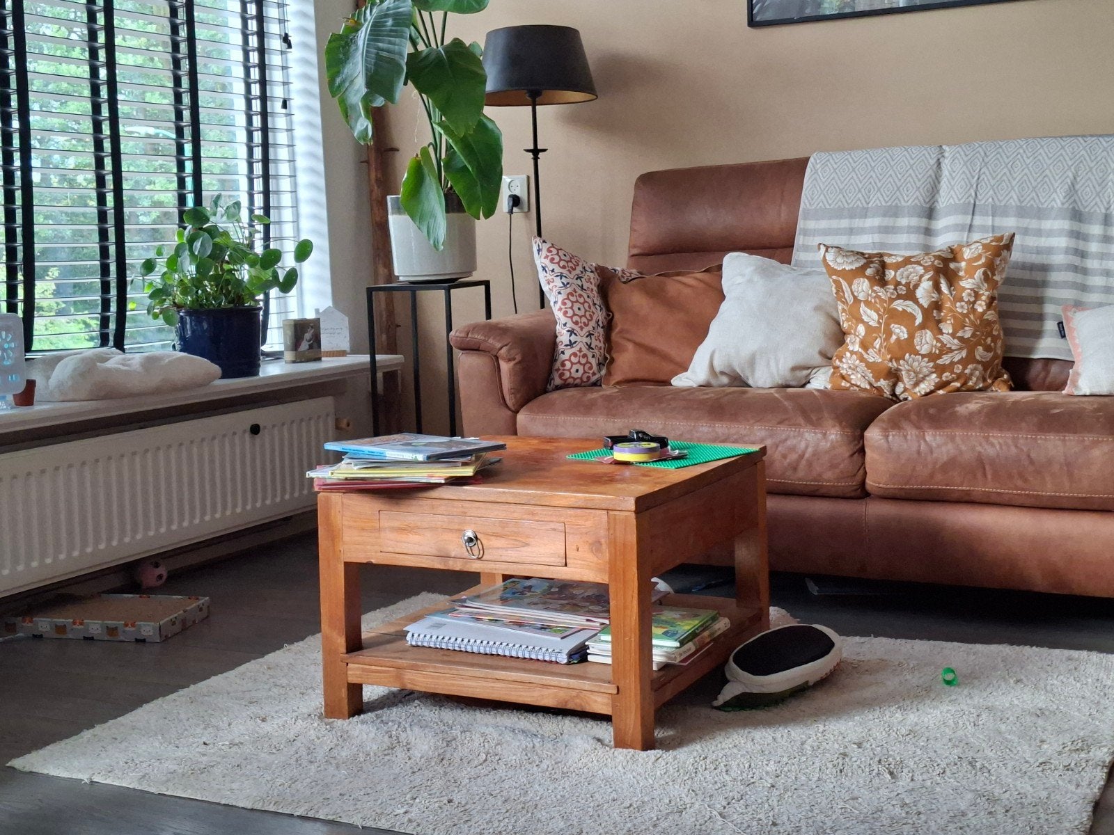gratis ophalen, mooie lage tafel, Ophalen of Verzenden, Rechthoekig, 100 tot 150 cm, 50 tot 100 cm