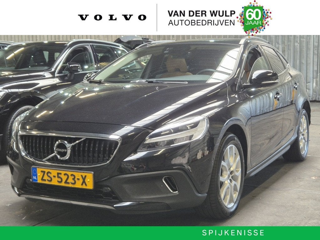 Volvo V40 Cross Country 1.5 T3 Polar+ Luxury, Auto's, 12 maanden, Euro 6, 4 cilinders, Zwart
