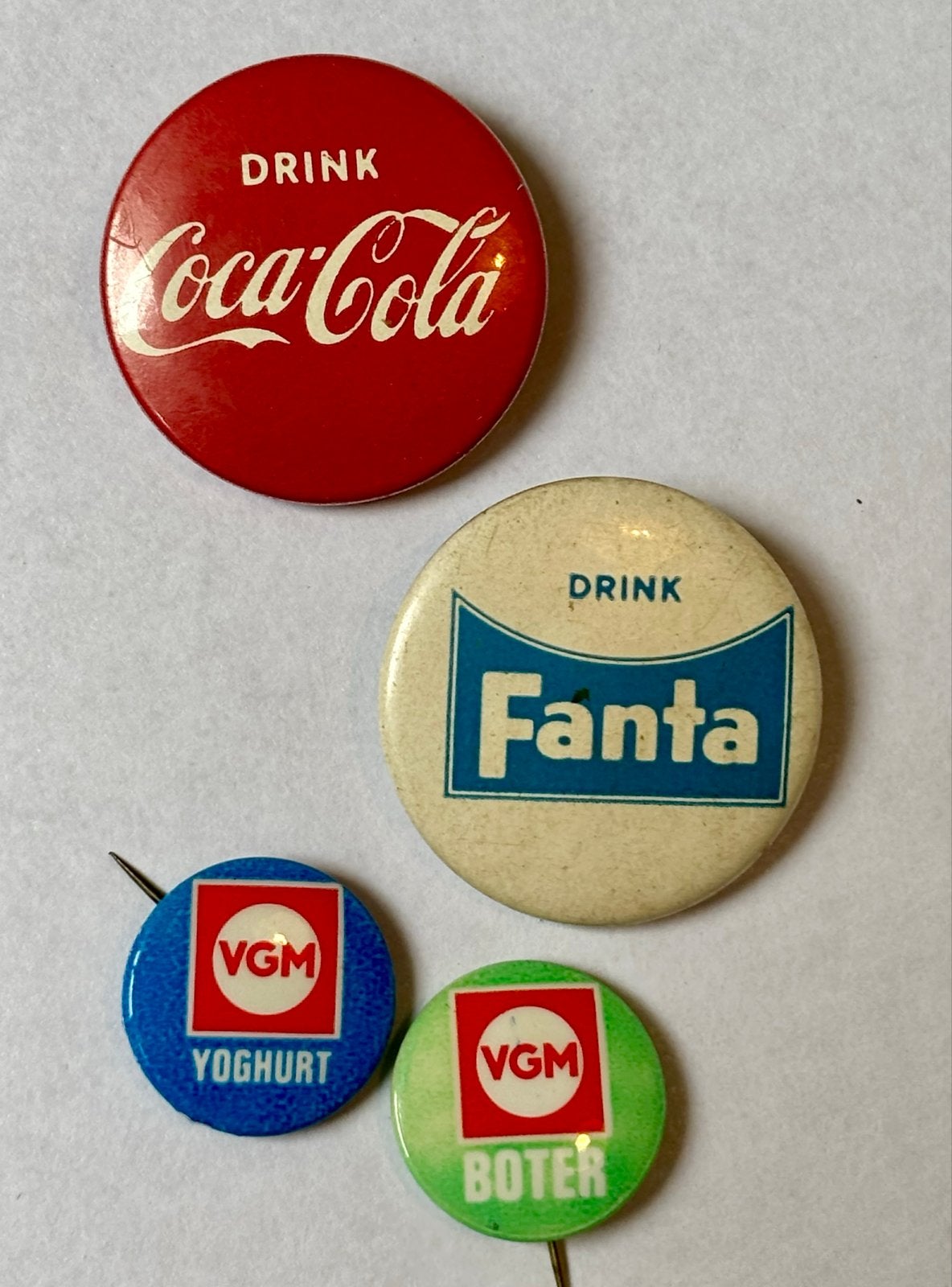 Vintage Coca-Cola, Fanta en VGM Yoghurt/Boter pins, Verzamelen, Ophalen of Verzenden, Gebruikt, Gebruiksvoorwerp