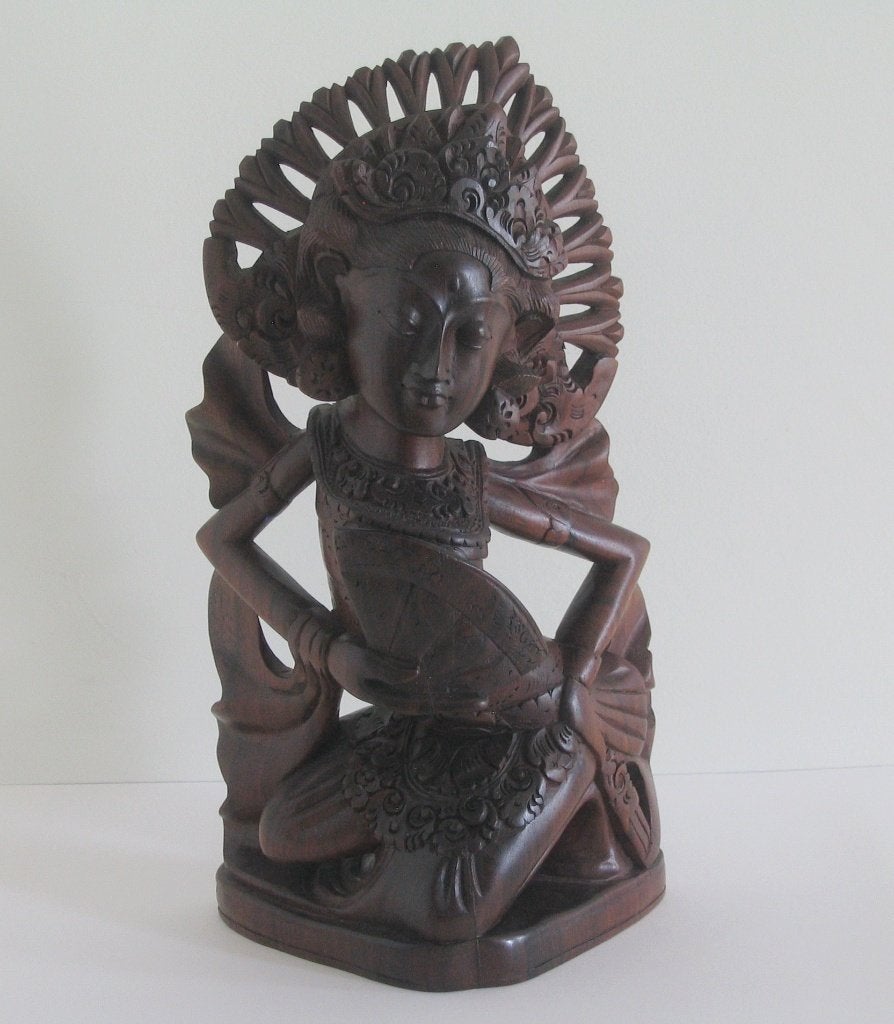 Houten beeld vrouw uit Bali  -  4115, Indonesië, Ophalen
