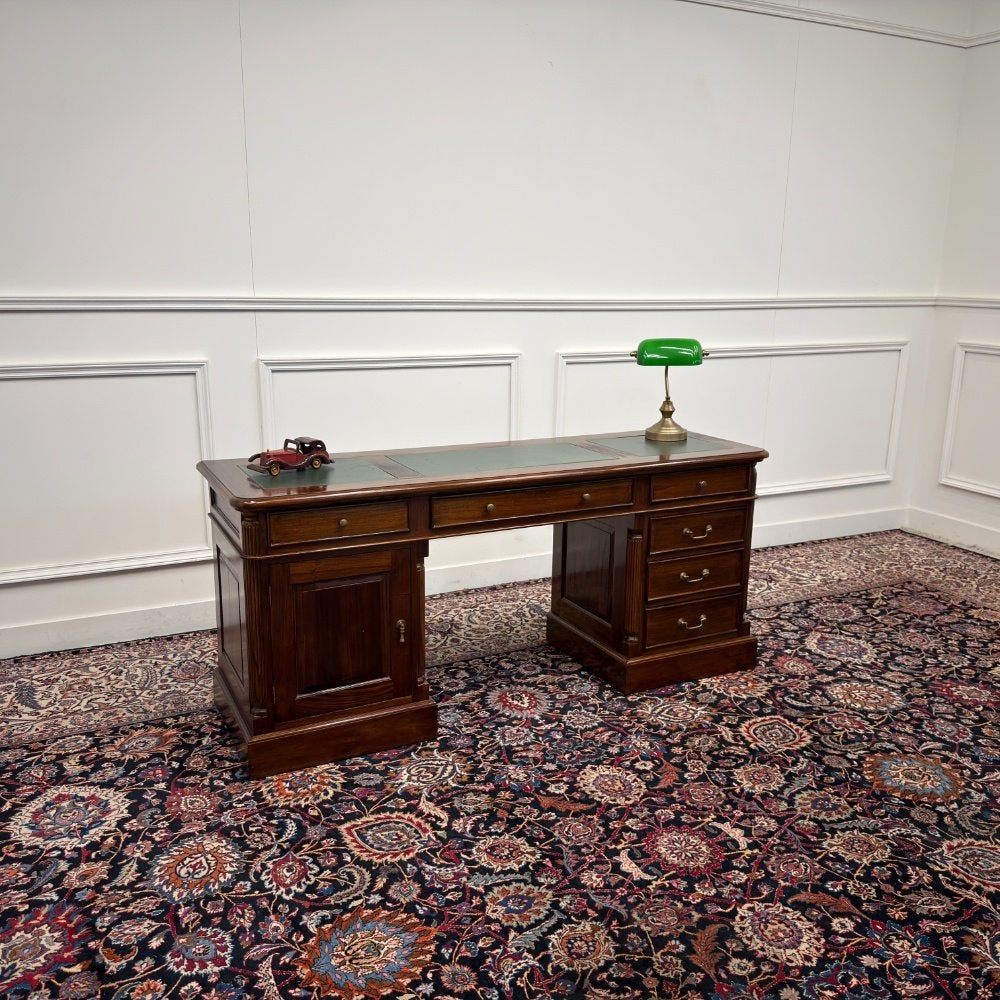 Klassiek Engels Ondiep Chesterfield Bureau, Ophalen of Verzenden