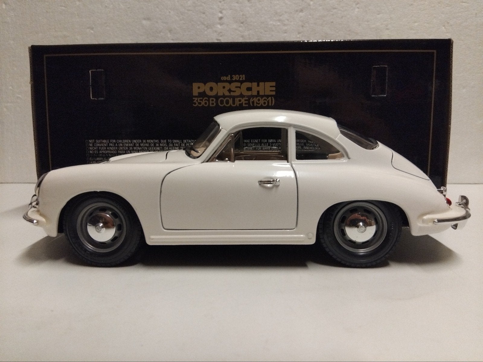 Porsche 356 B Coupe cremewit 1961 Bburago metal 1:18 KRD, Ophalen of Verzenden, Zo goed als nieuw, Auto, Overige merken