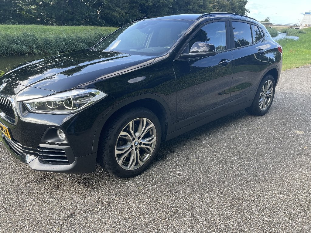 BMW X2 Sdrive18i 140pk Aut 2018 Zwart, Auto's, 4 cilinders, Zwart, Origineel Nederlands, 75 €/maand