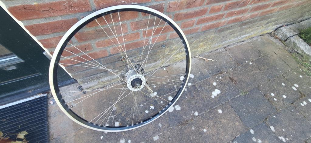 Voorwiel 28 inch met naafdynamo shimano nexave, Ophalen of Verzenden