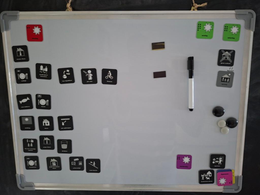 Planbord met magneetjes voor dagelijkse routine kinderen, Ophalen, Zo goed als nieuw, Ontdekken