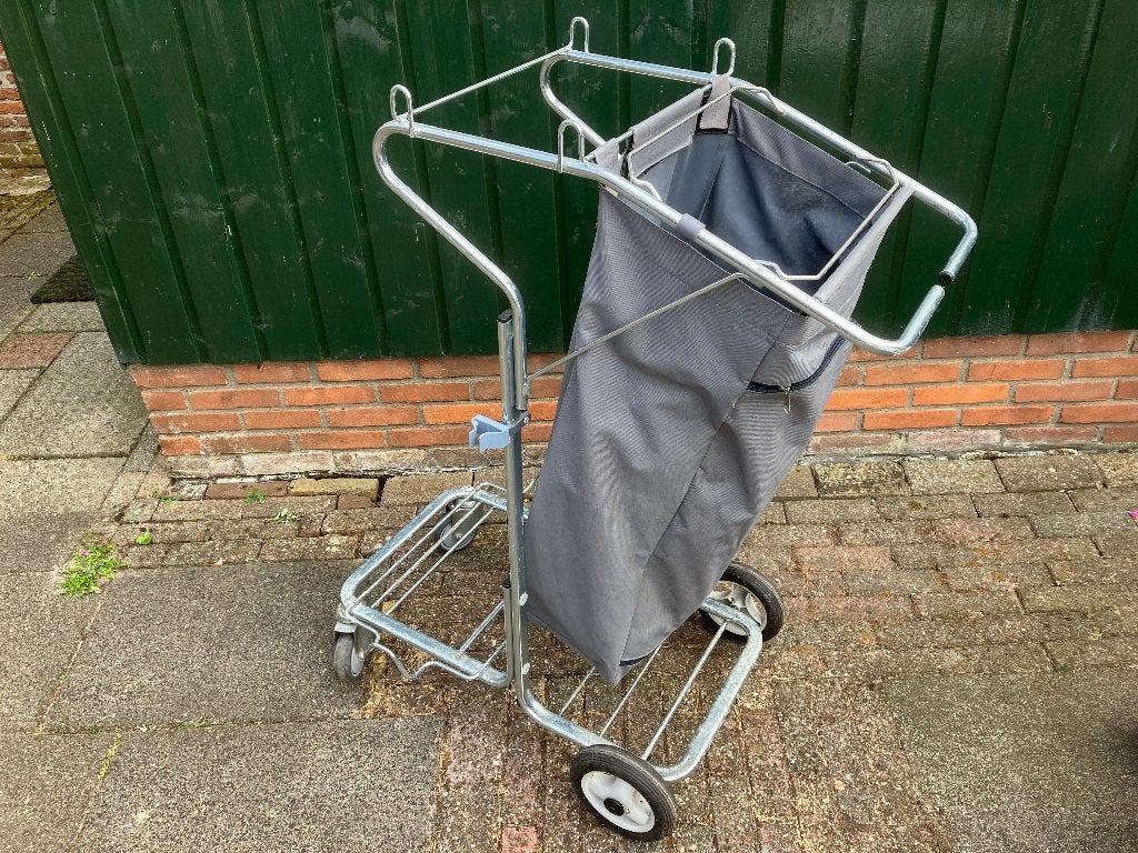 linnenwagen waskar met zwenkwielen, Ophalen
