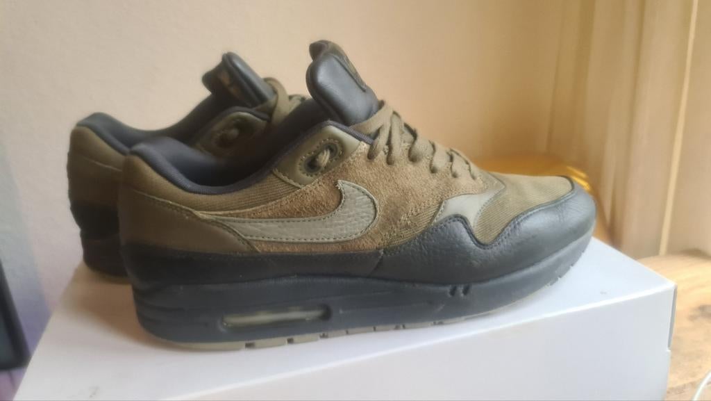 Nike Air Max 1 Premium "Dark Stucco" - Maat 45, Kleding | Heren, Schoenen, Overige kleuren, Nike, Ophalen of Verzenden, Sneakers of Gympen