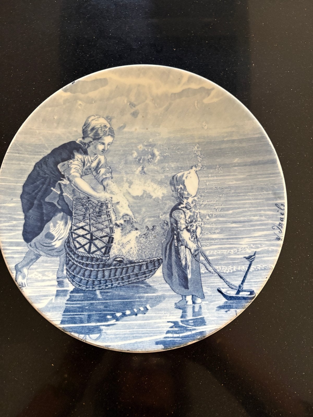 Delfts Blauw wandbord: Visserskinderen van Jozef Israëls, Ophalen of Verzenden