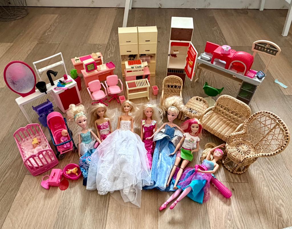 Grote Barbie set – meubels, poppen, accessoires, Kinderen en Baby's, Ophalen, Gebruikt, Barbie