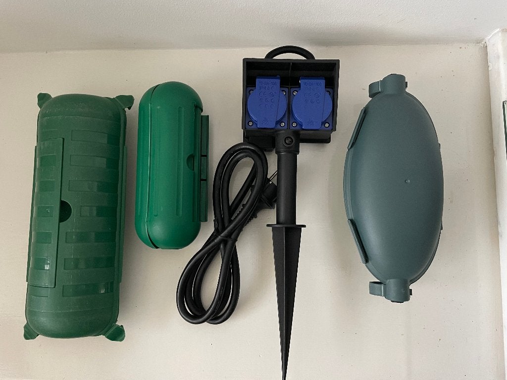 buitenstopcontact met grondpin en kabelbeschermers, Ophalen of Verzenden, Nieuw