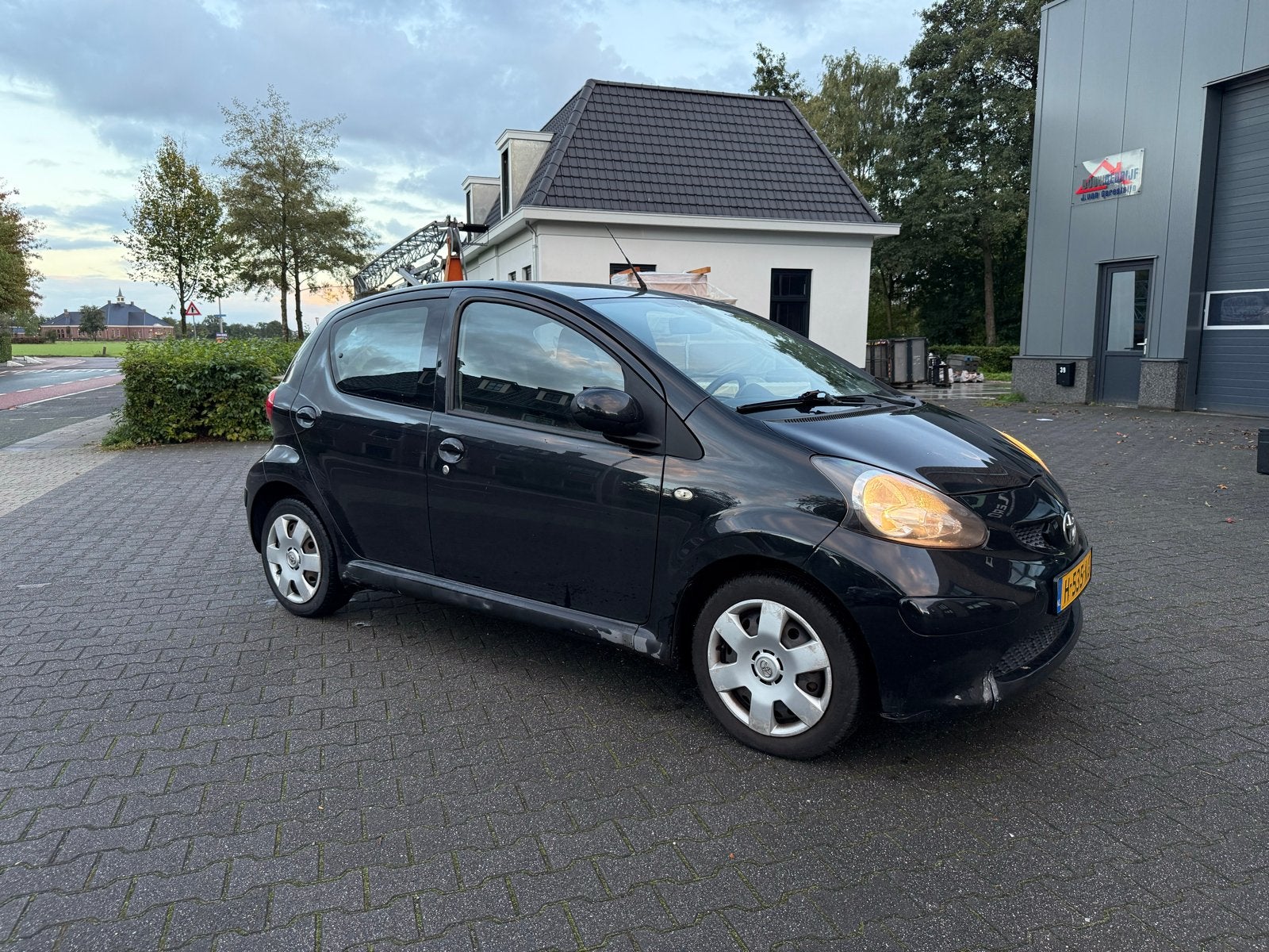 Toyota Aygo 1.0 12V Vvt-i 5DRS 2007 Zwart, Voorwielaandrijving, 4 stoelen, Handgeschakeld, Particulier
