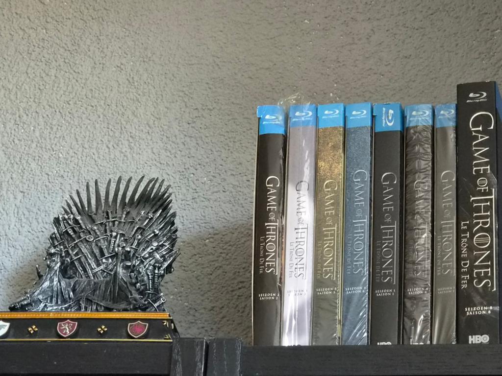 Complete serie Game of thrones  incl statue., Vanaf 16 jaar, Ophalen of Verzenden, Zo goed als nieuw, Oorlog of Misdaad