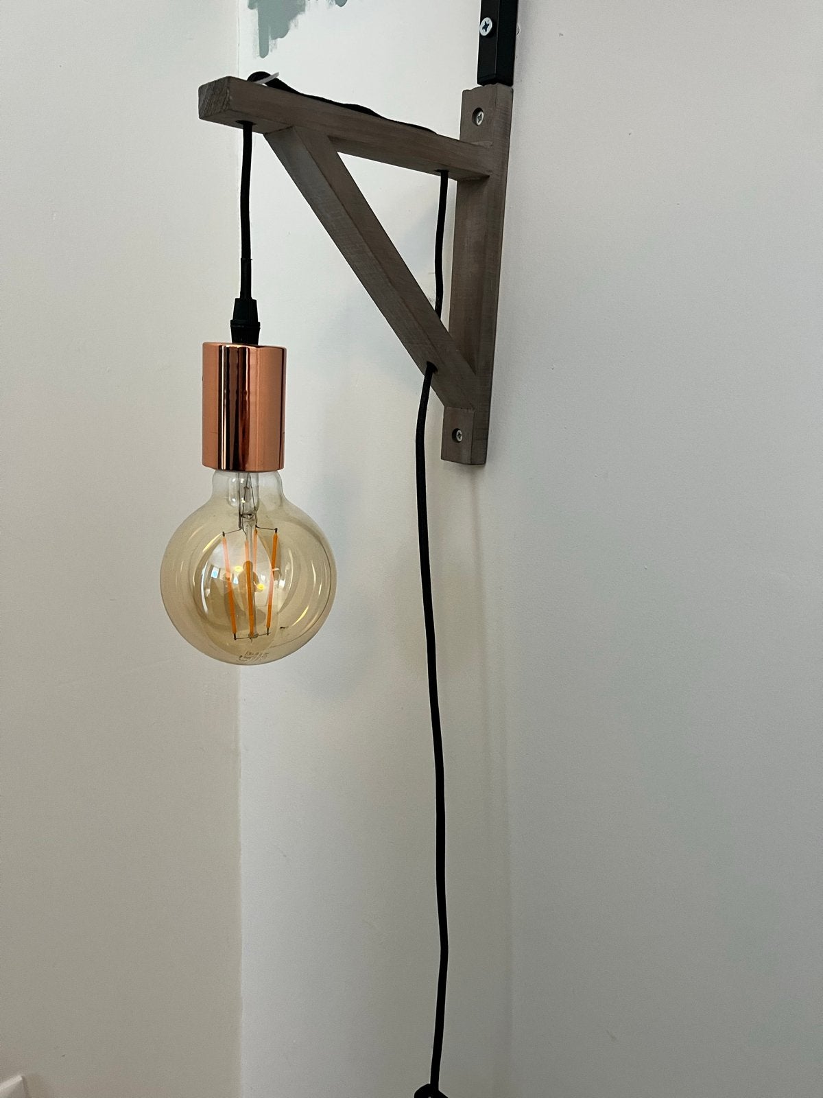 2 wandlampen met houten beugel en koperen fitting, Meerkleurig, Zo goed als nieuw, Overige merken, Inclusief lichtbron