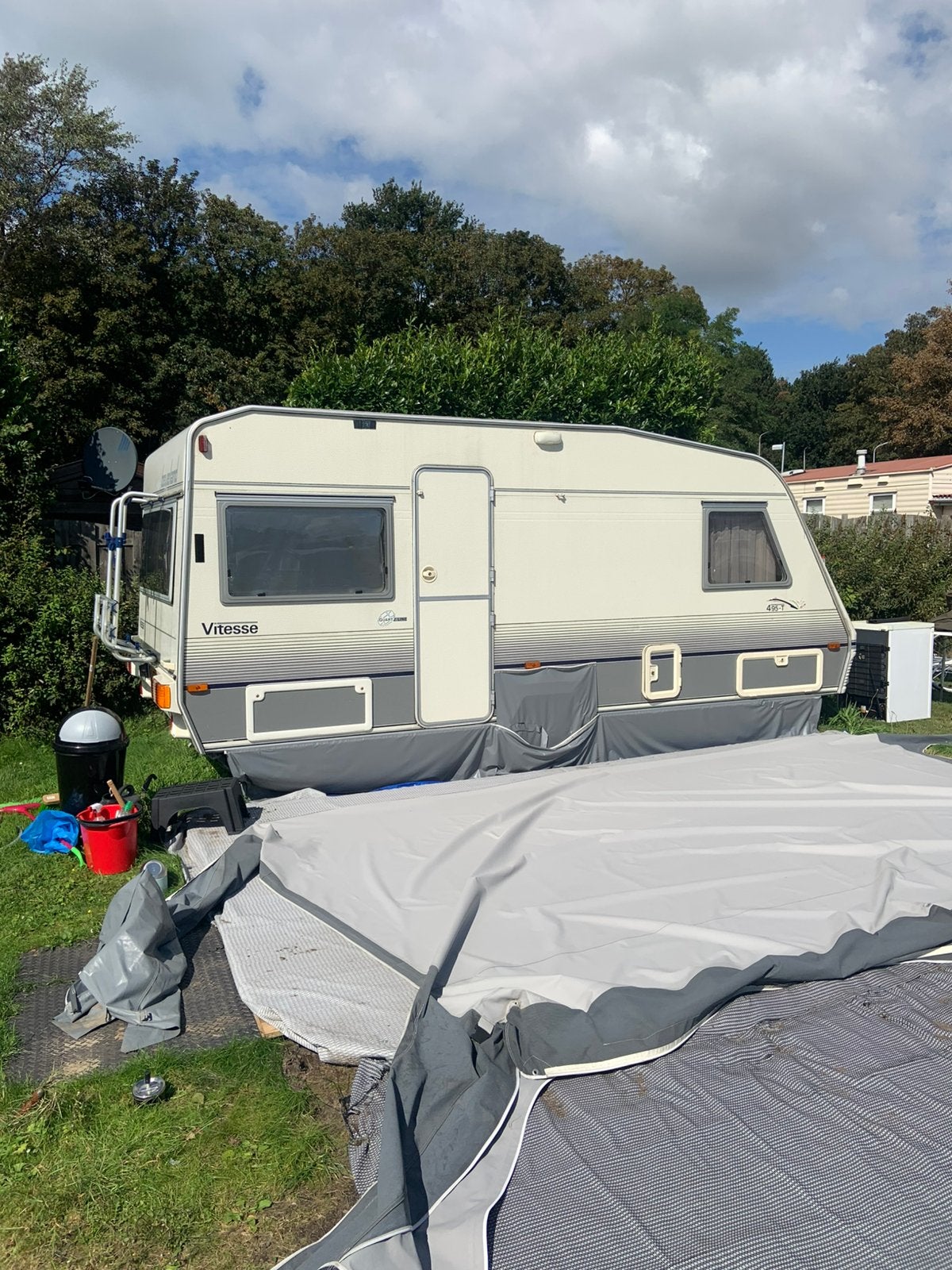 Caravan te koop (staat in Spanje in stalling), Caravans en Kamperen, Vast bed, Rondzit, Particulier, 6 tot 7 meter