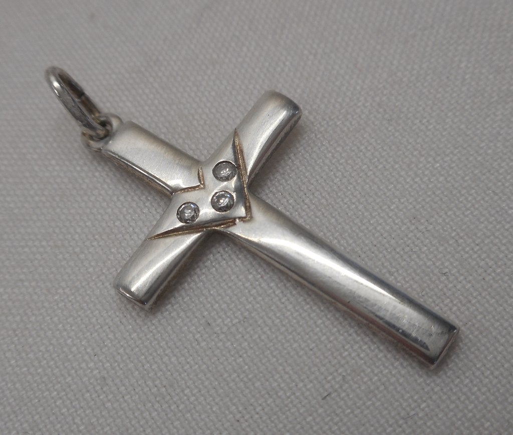 Zilveren kruis hangertje met 3 steentjes nr.342, Verzenden, Zo goed als nieuw, Kruis of Symbool, Zilver