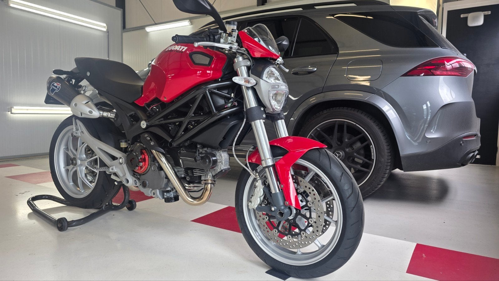 Ducati Monster 1100 - 14433km - Thermignoni uitlaat., Motoren, 2 cilinders, Gebruikt, Particulier, 1100 cc