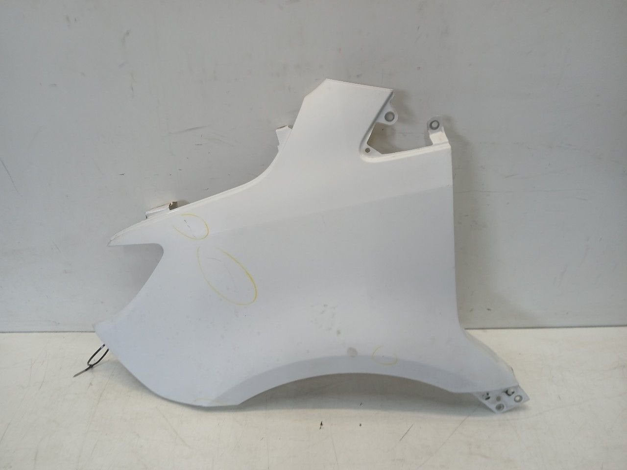 Spatbord links voor Mercedes-Benz Sprinter, Auto-onderdelen, Onderdelen@venauto.nl, Van der Ven Autorecycling B.V., Gebruikt, Ettenseweg 76, 4706 PB Roosendaal, The Netherlands
