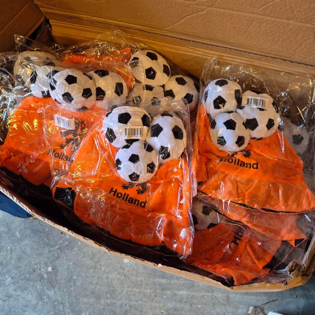 Partij Oranje voetbal hoeden., Hobby en Vrije tijd, Feestartikelen, Ophalen, Oranje of Koningsdag