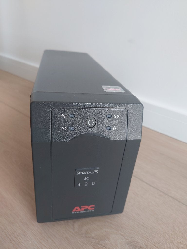 APC Smart-UPS SC420 - ZONDER BATTERIJEN, Computers en Software, Noodvoedingen (UPS), Ophalen, Gebruikt