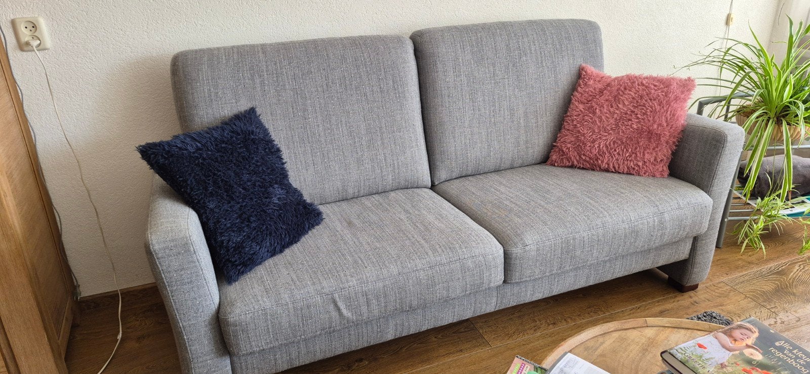 Comfortabele grijze tweezitsbank. Gratis op te halen., Huis en Inrichting, Banken | Bankstellen, Ophalen, Gebruikt, 150 tot 200 cm