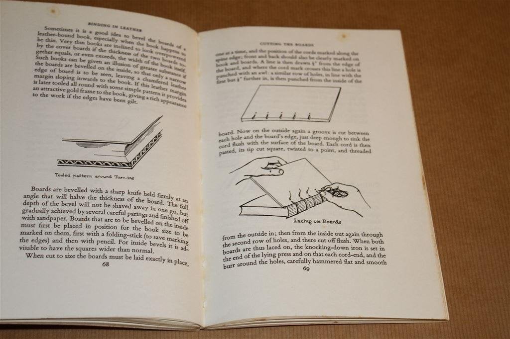 Introduction to book binding. Boekbinden. Darley., Ophalen of Verzenden, Gelezen, Overige onderwerpen