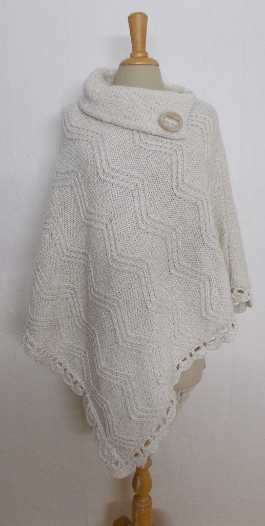 Mooie wol mix Portugese/folkore/outdoor beige poncho! L/XL, Verzenden, Zo goed als nieuw, Maat 42/44 (L), Beige