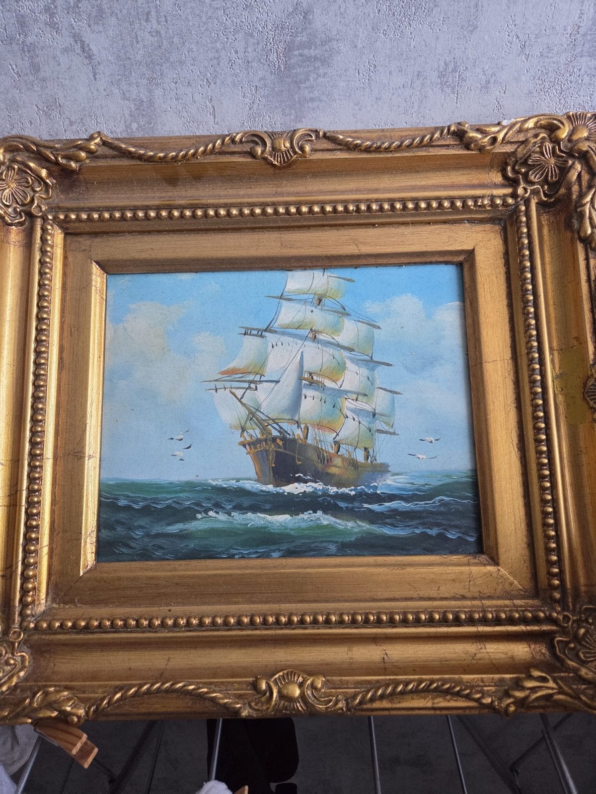 Klassiek Schilderij: Zeilschip op woelige zee in gouden lijs, Antiek en Kunst, Kunst | Schilderijen | Klassiek, Ophalen, Maritiem / water