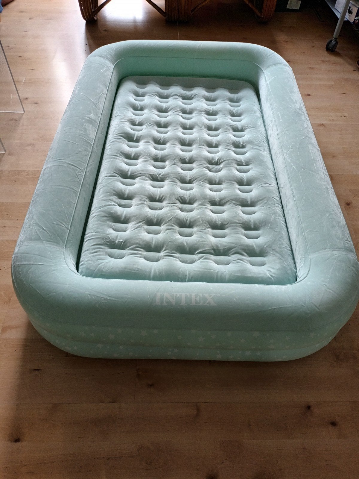 2 stuks 'Intex Kidz Travel Luchtbedden in mint en beige, Caravans en Kamperen, Luchtbedden, Ophalen of Verzenden, Zo goed als nieuw
